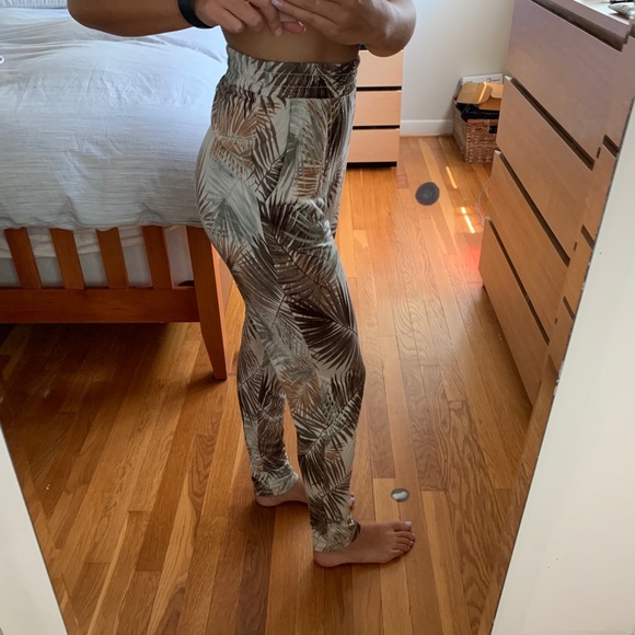 H&M Loose Fitting Tree Print High Waisted Leggings - Picture 3 of 5